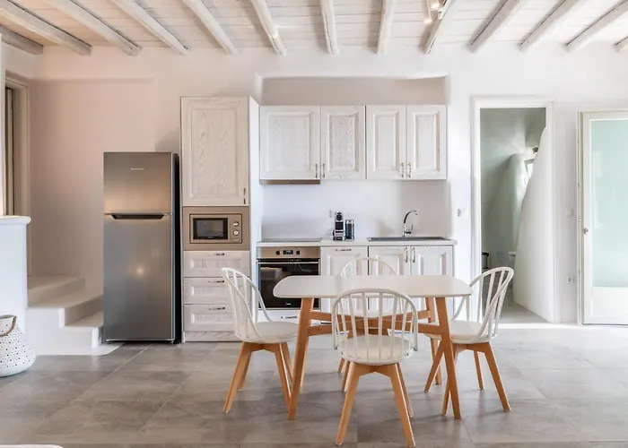 ميكونوس ديفينو *